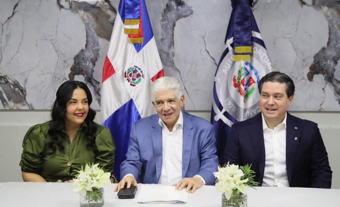 Alejandro Campos y Julia Muñiz asumen liderazgo en Autoridad Portuaria Dominicana tras juramentación