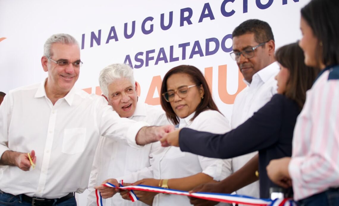 Presidente Abinader Abre Nuevo Puente sobre el Río Penitente en Boca de Cachón