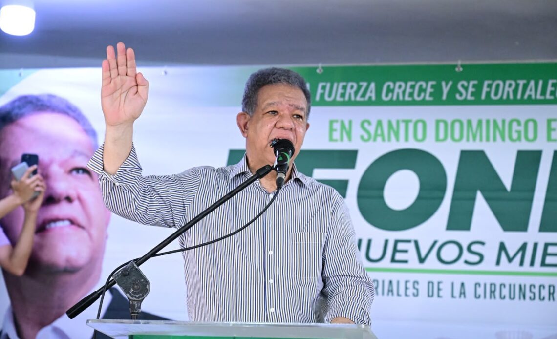 Leonel Fernández Critica Graves Problemas en Santo Domingo Este: Apagones, Agua y Acumulación de Residuos