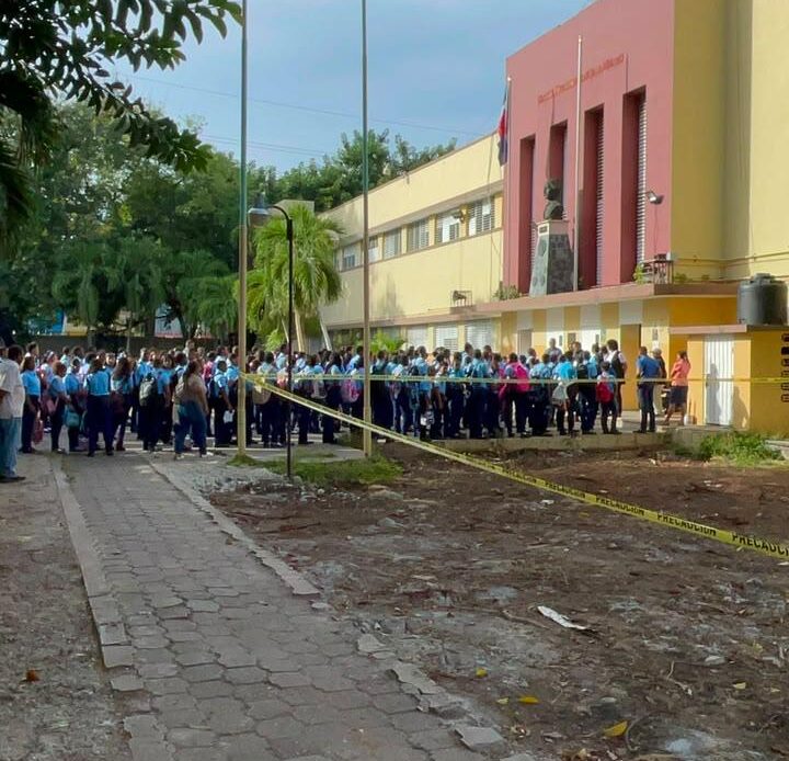 Varias escuelas inician año escolar 2026-2027 con obras de construcción inconclusas