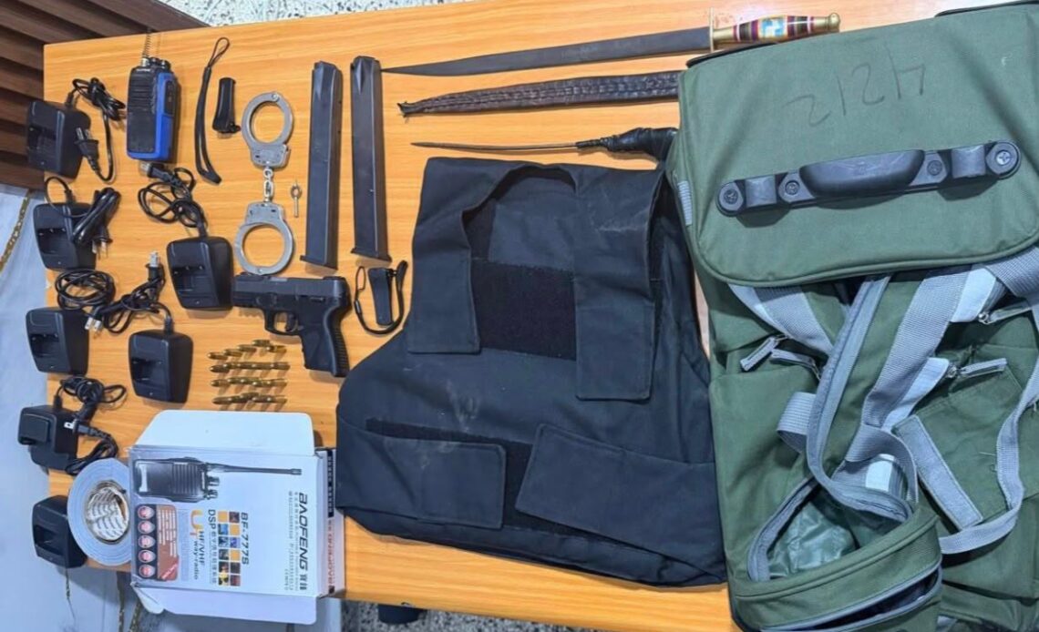 Intervención en La Vega: Policía y Ministerio Público Incautan Armas y Equipo Táctico