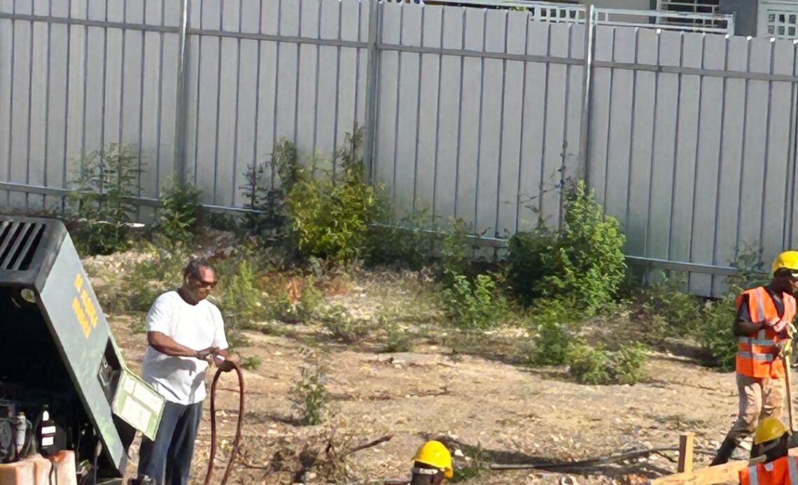 Habitantes de La Romana Denuncian Posible Construcción de Gasolinera en Zona de Uso Común