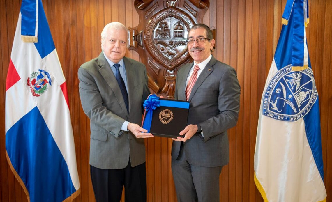 UASD y Embajada de Perú Organizarán Conferencia sobre Mario Vargas Llosa por su Nonagésimo Aniversario