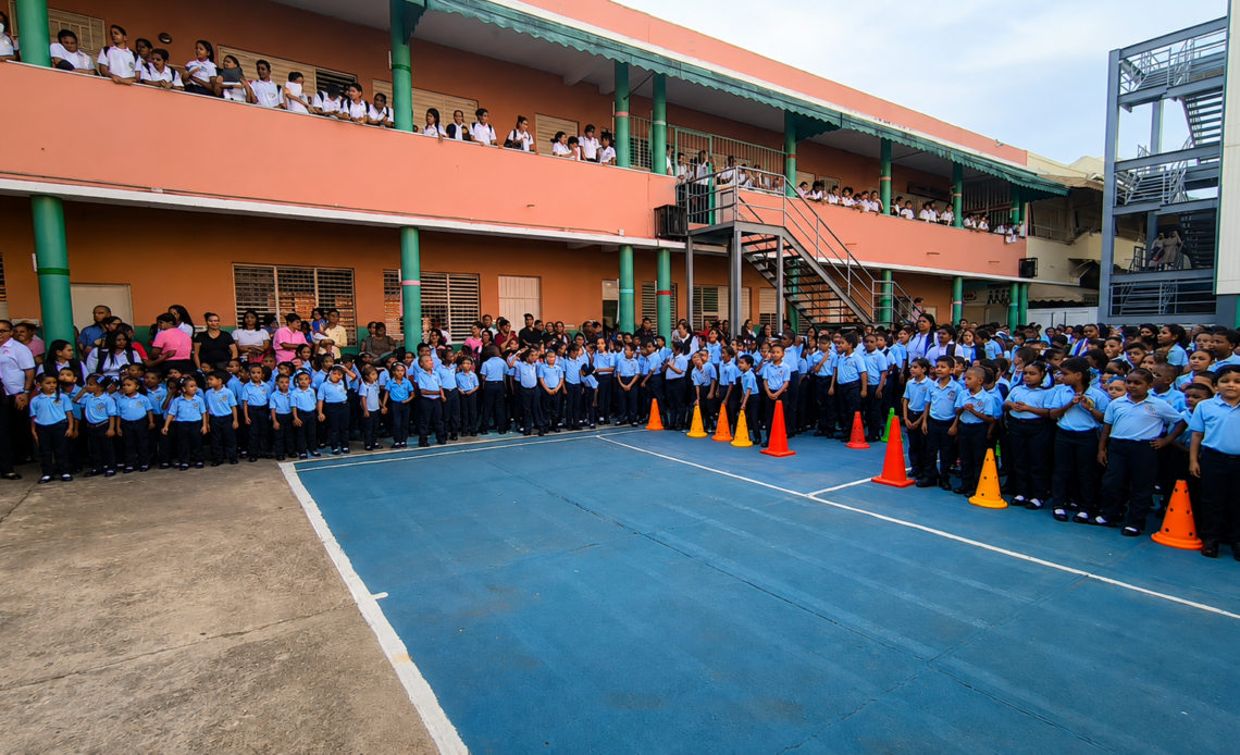 Gran Afluencia Estudiantil Marca el Inicio del Año Escolar 2026-2027 en el Centro Educativo Marillac