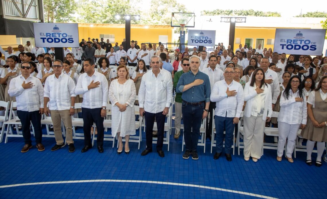 Presidente Abinader Inaugura Techado en Politécnico de La Vega, Mejorando Condiciones para 600 Estudiantes