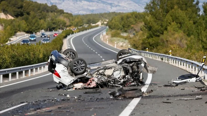 Incendio vehicular detiene el tráfico en la circunvalación de Baní