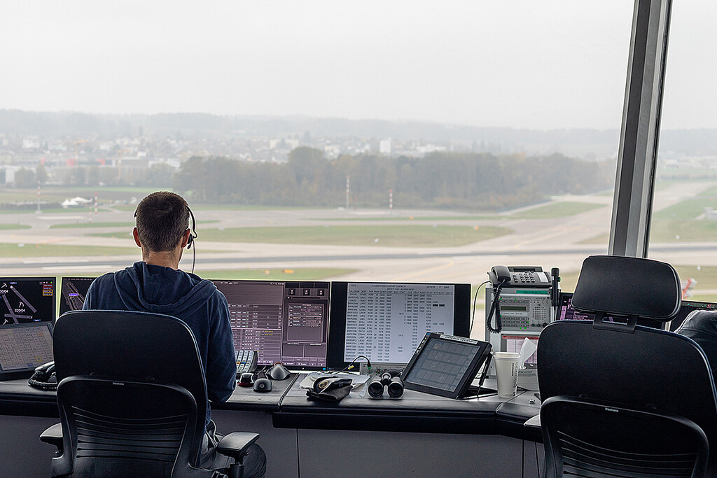 Estados Unidos busca solucionar la escasez de controladores aéreos reclutando a ''gamers''