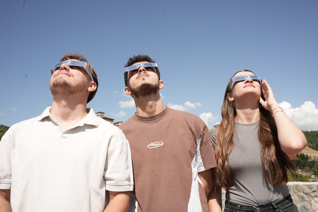 Uso de Gafas para Eclipse: Clarificando la Recomendación sobre el Límite de Tiempo