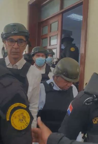 Exdirector de SeNaSa, Santiago Hazim, comparece en tribunal con evidentes problemas de salud