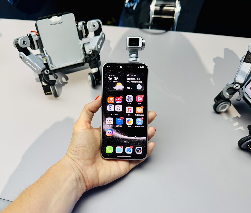 Honor presenta el Robot Phone: Un móvil con gimbal integrado que redefine la creación de contenido