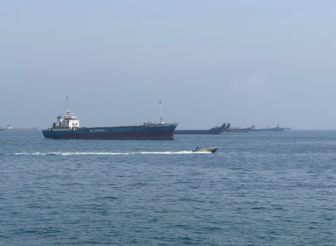 Irán Reporta Ataques a Embarcaciones de EE. UU., Petroleros y una Base en Jordania