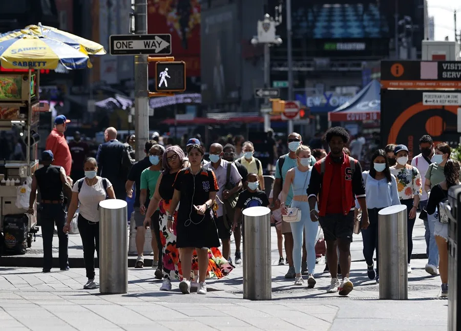 Policía de Nueva York Dispara a Mujer Tras Ataque con Cuchillo en Times Square