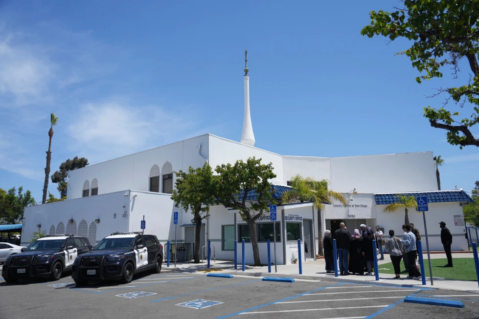 Adolescente Enfrenta Cargos de Homicidio por Transmitir Tiros en Mezquita de San Diego
