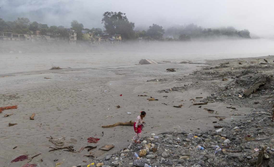 Nepal: Cerca de 1.400 Víctimas Mortales Confirmadas y Más de 4.000 Desaparecidos Tras Desastre Natural
