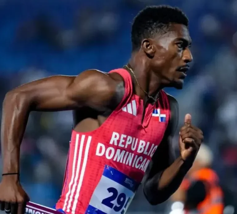 Christopher Melenciano: Nuevo Récord Mundial en los 200 Metros y Oro en Campeonato Japonés
