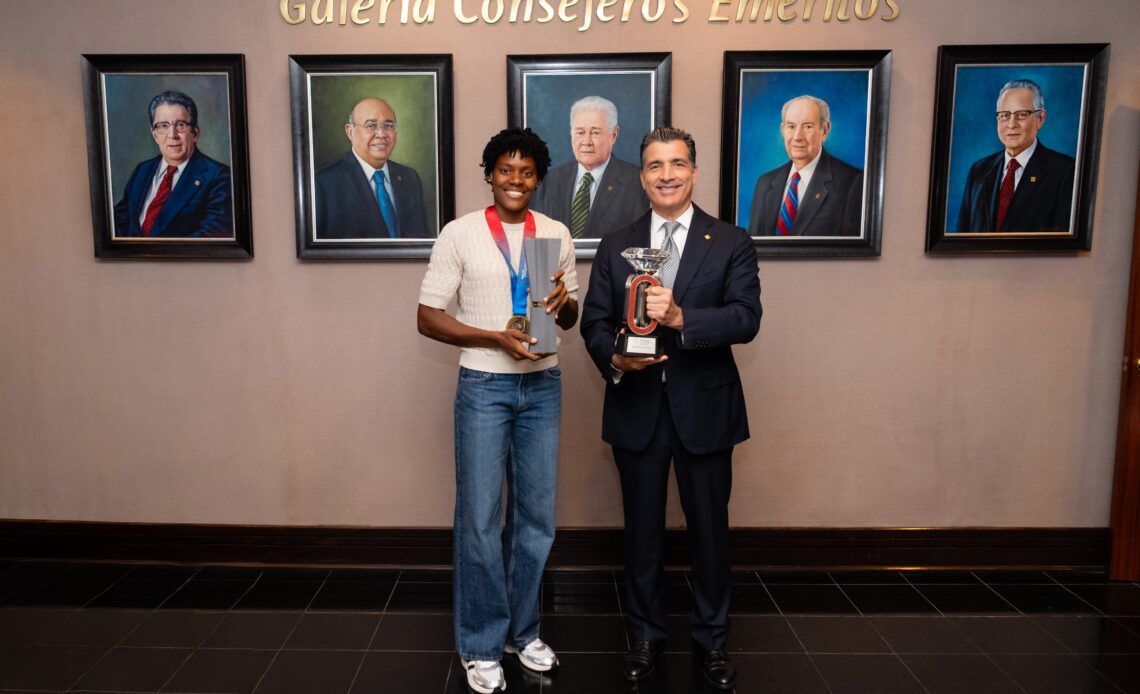 Banco Popular Homenajea a Marileidy Paulino por su Destacada Trayectoria en el Atletismo Global