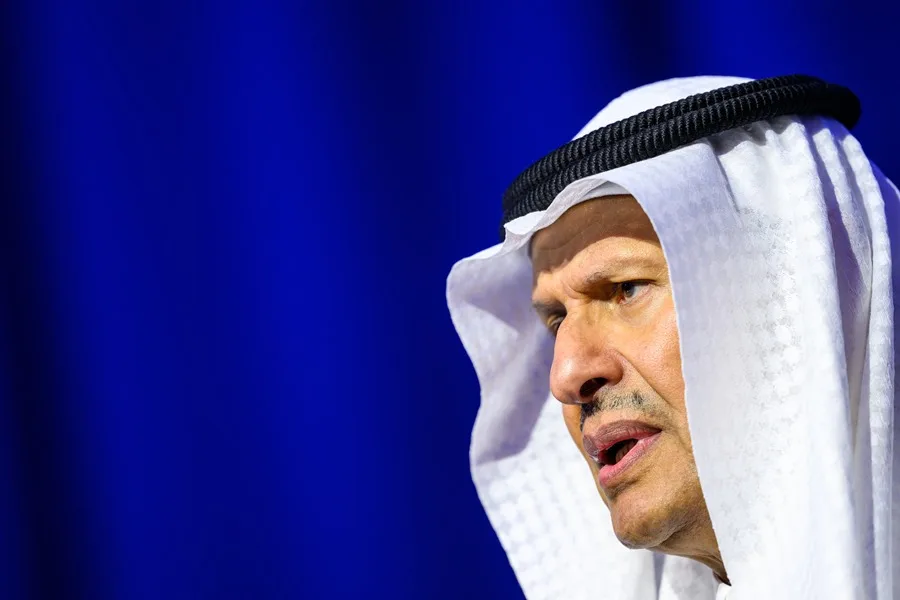 Arabia Saudí Suspende Operaciones en Oleoducto Clave Tras Ataques con Drones desde Irak
