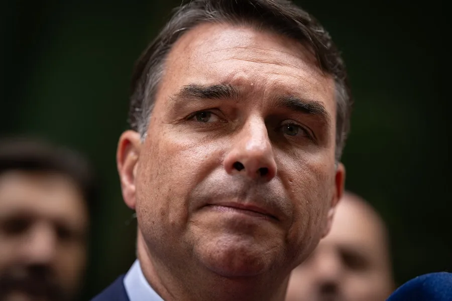 Sondeo electoral indica empate técnico entre Flávio Bolsonaro y Lula en primera vuelta