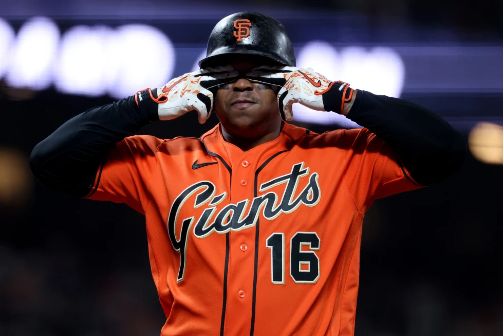 Rafael Devers Concluye Temporada por Lesión y Posible Cirugía