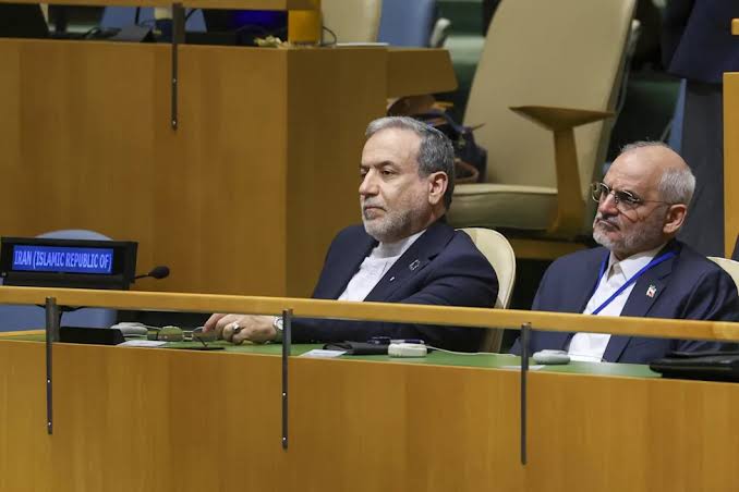 Irán Propone a EE. UU. un Plan de Siete Días para Detener Hostilidades y Reabrir Ormuz