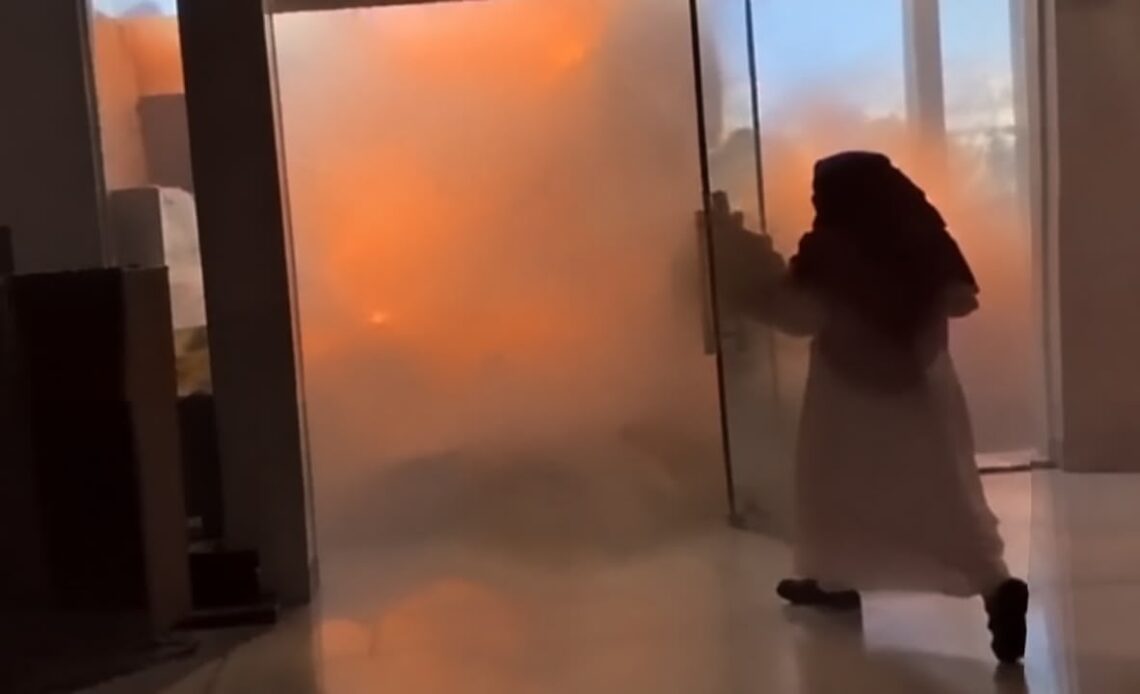 Ataque de los Hutíes en Riad Genera Preocupación en el Principal Aeropuerto Saudí