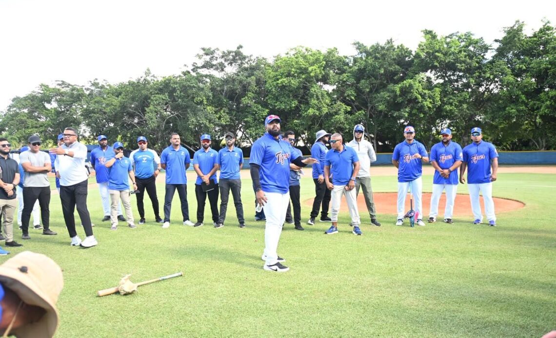 Ramón Hernández, Andretty Cordero y César Valdez se unen a las prácticas del Licey