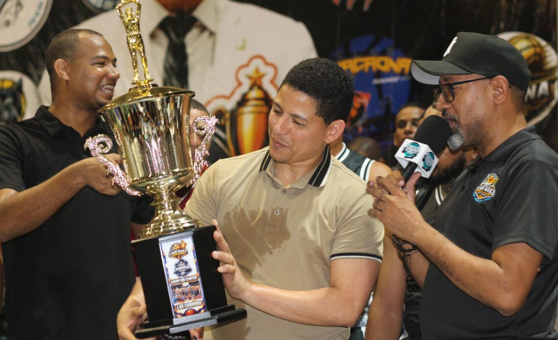 Club Juan Roberto Smith Gana Histórico Primer Torneo Superior de Baloncesto en Peravia