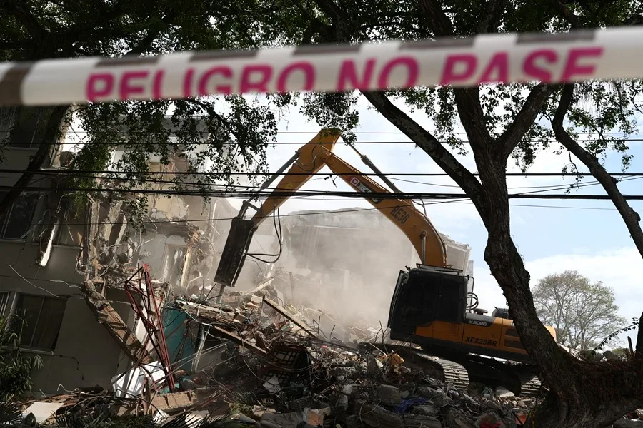 Inicia la demolición de estructuras dañadas por el terremoto en Cali, Colombia