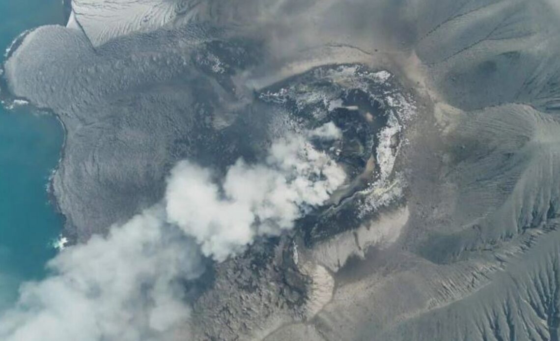 Erupción del volcán Anak Krakatau en Indonesia: Impacto y Medidas de Alerta