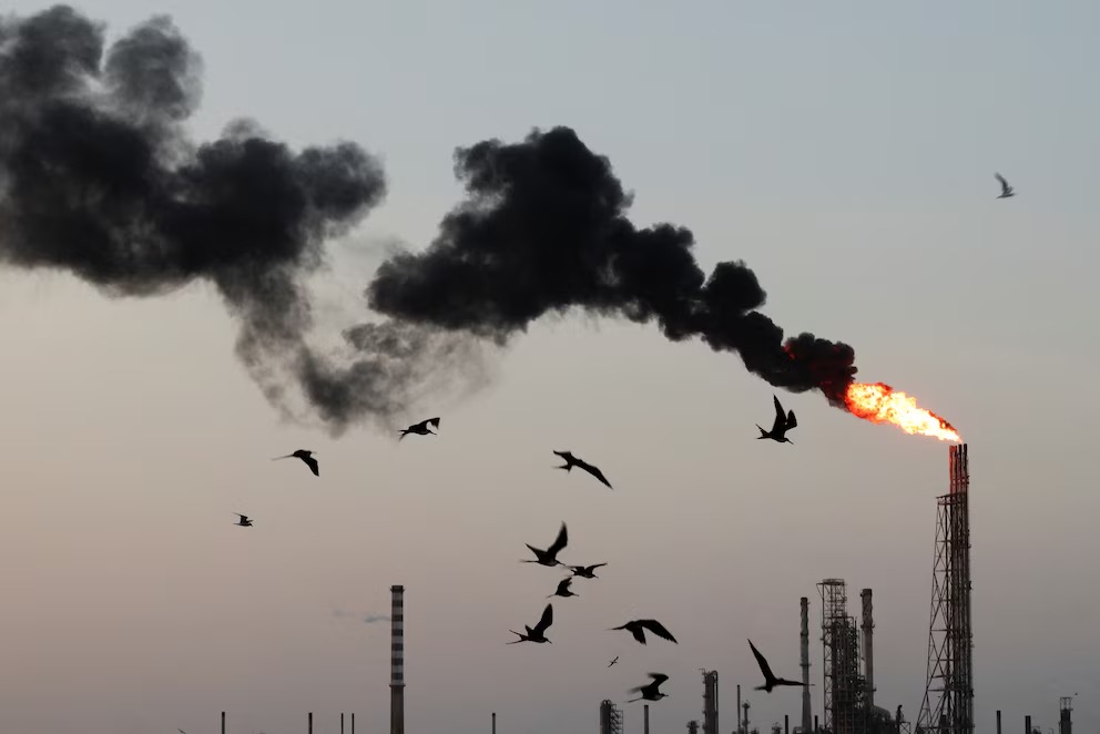 El precio del petróleo supera los 100 dólares debido a la intensificación de las tensiones entre EE. UU. e Irán