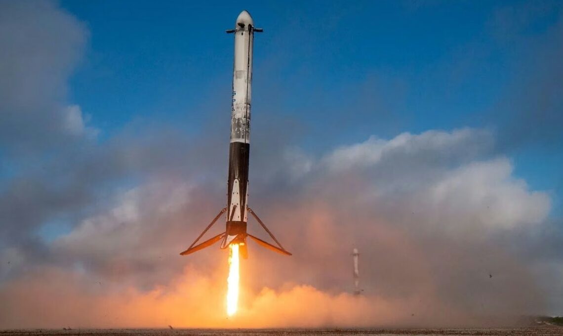 Éxito en el Despegue y Retorno del Falcon 9 de SpaceX con Tres Satélites