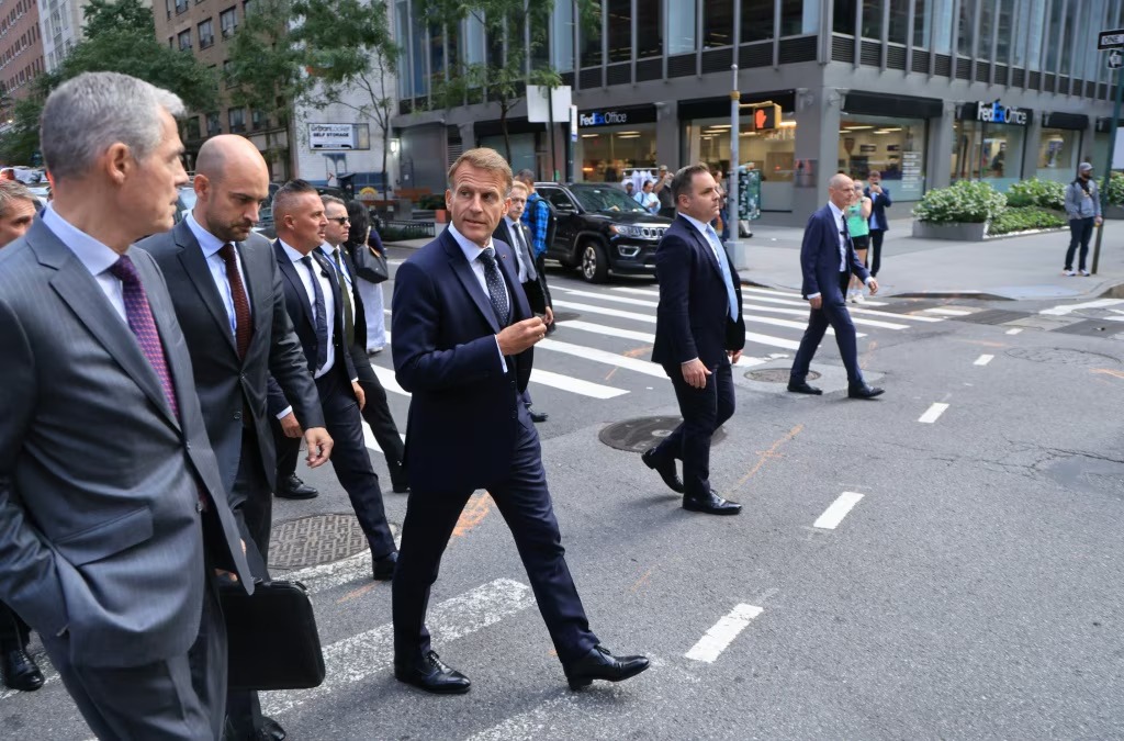 Macron Camina por Nueva York para Encontrarse con Trump