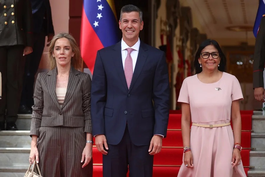 Presidente Santiago Peña Inicia Diálogo en Venezuela con Delcy Rodríguez