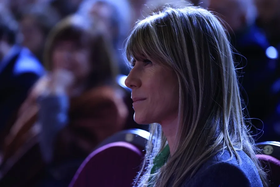 Esposa de Pedro Sánchez y su Asesora Enfrentarán Juicio con Jurado por Acusaciones de Corrupción