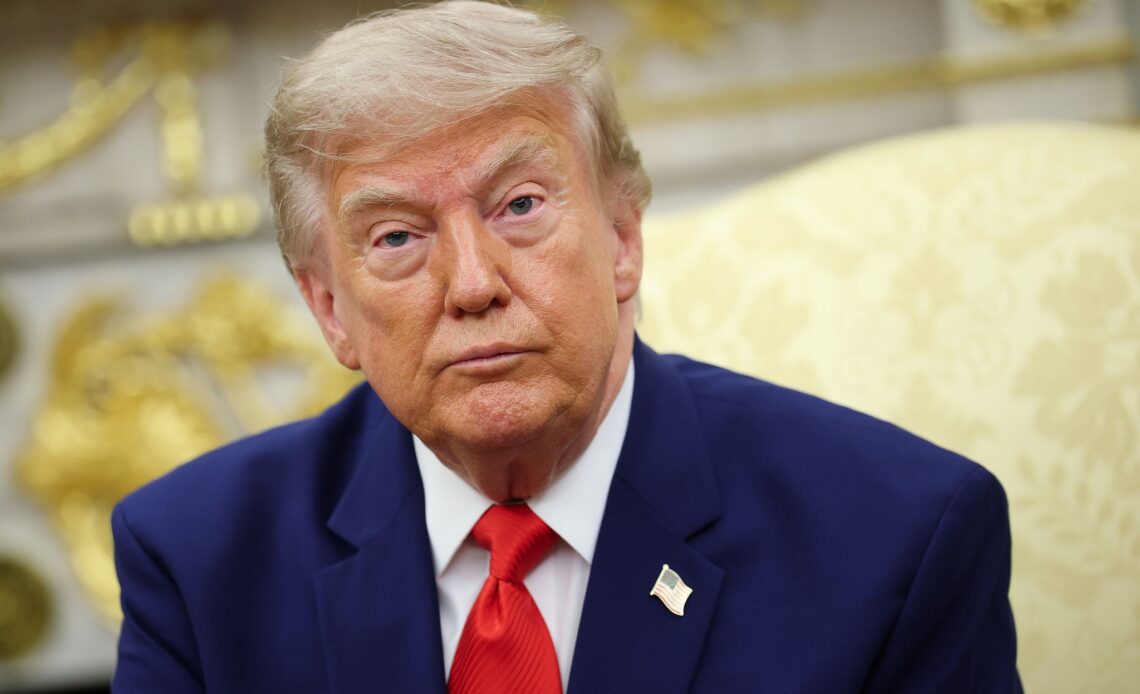 Trump Anticipa que la Disminución de Precios del Petróleo Ocurrirá Después de las Elecciones Legislativas