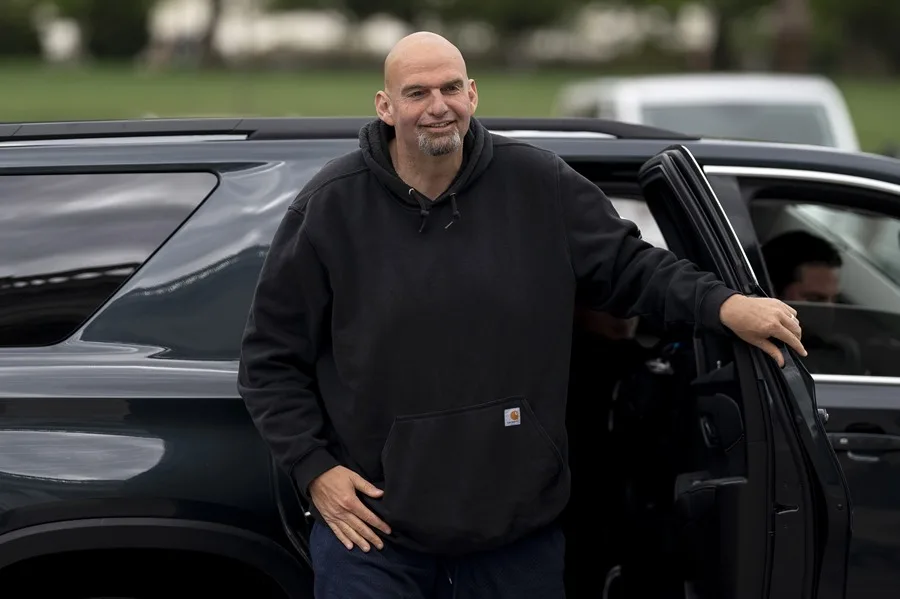 Senador Demócrata Fetterman Rechaza el Socialismo y Participa en Convención Republicana