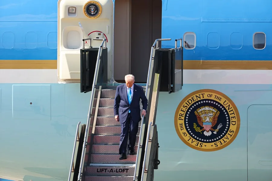 CNN Excluida del Air Force One por Acusaciones de ''Noticias Falsas'' por Parte de la Casa Blanca