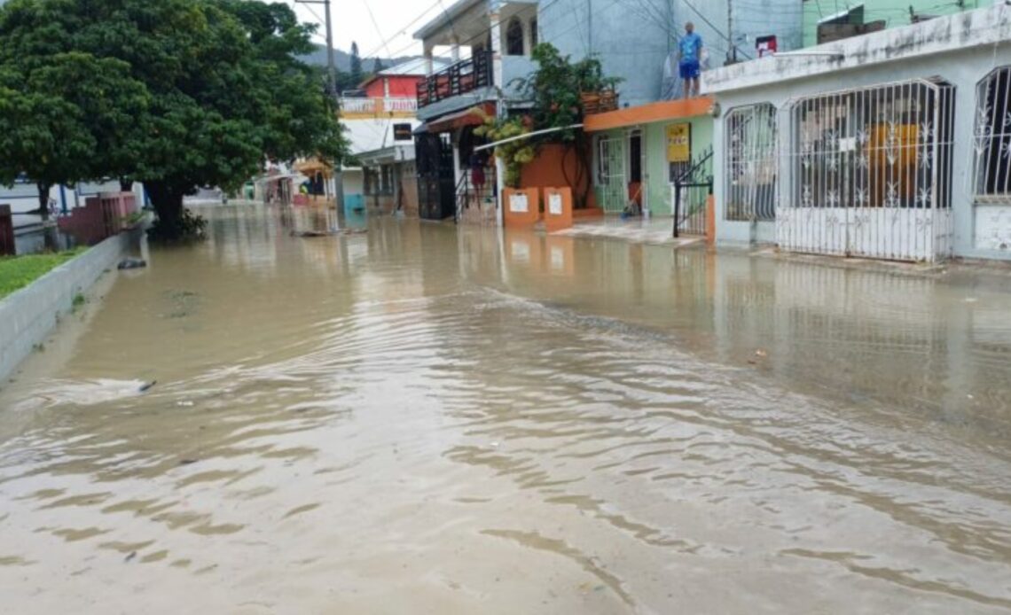 Cien residencias afectadas por lluvias y vientos intensos en ocho regiones, según informe oficial