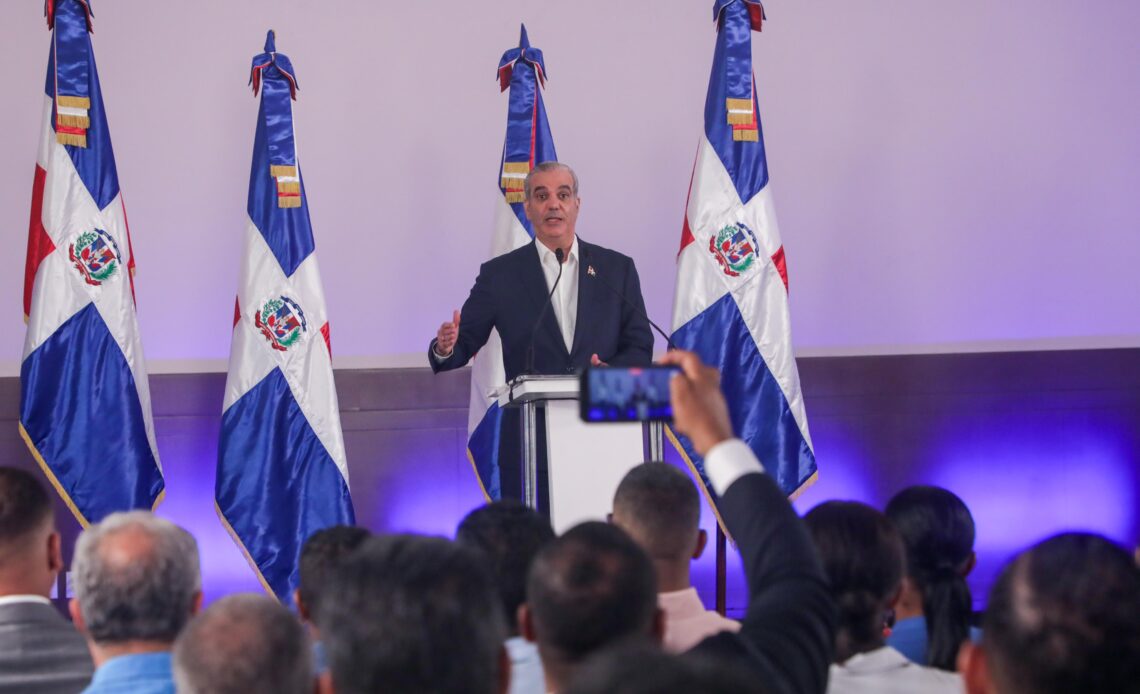 Presidente Abinader Anuncia Detención por Agresión a Joven y Aborda Tiroteo en Boca Chica