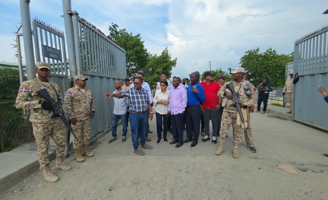 Colaboración entre autoridades dominicanas y haitianas para intervenir el puente binacional de Dajabón