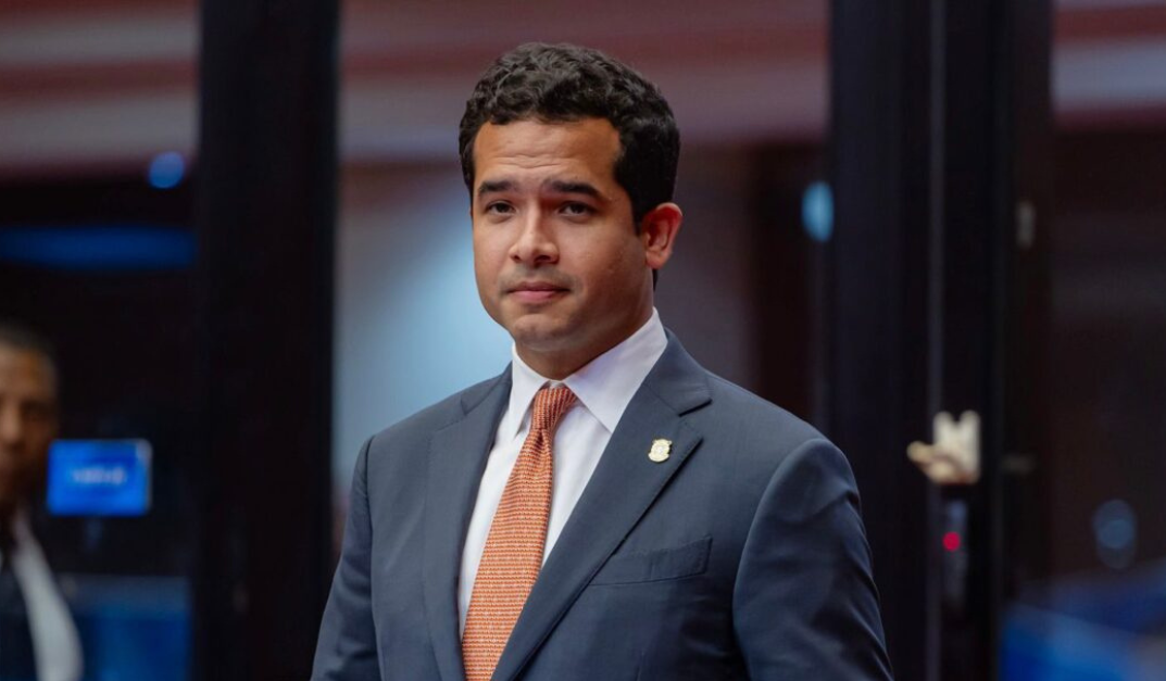 Omar Fernández Declara Estar Listo para los Desafíos Políticos de 2028
