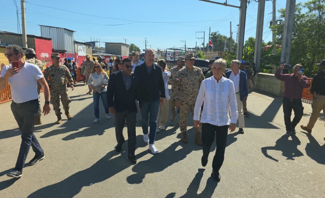 Delegación del Parlamento Europeo Evalúa Controles de Seguridad y Comercio en la Frontera de Dajabón
