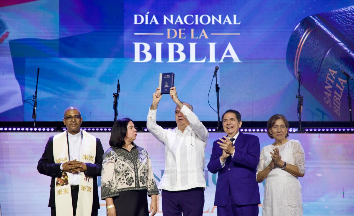 Comunidad Cristiana Honra al Presidente Abinader por Apoyo Continuo Durante Seis Años