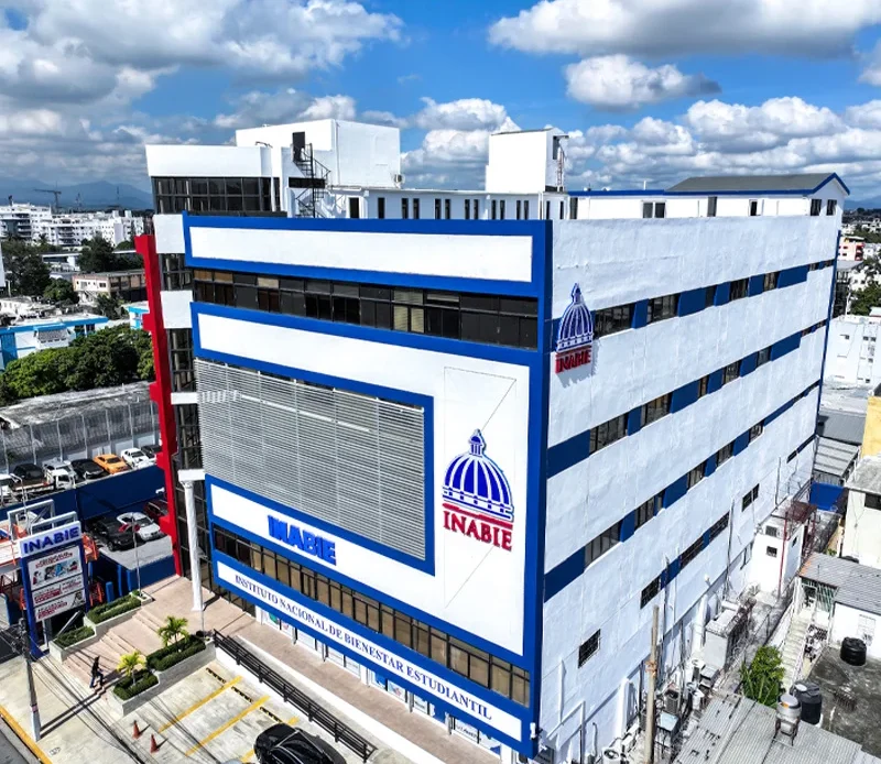 Jóvenes de Azua sin Historial Crediticio Obtienen Contratos Millonarios en Licitación del INABIE
