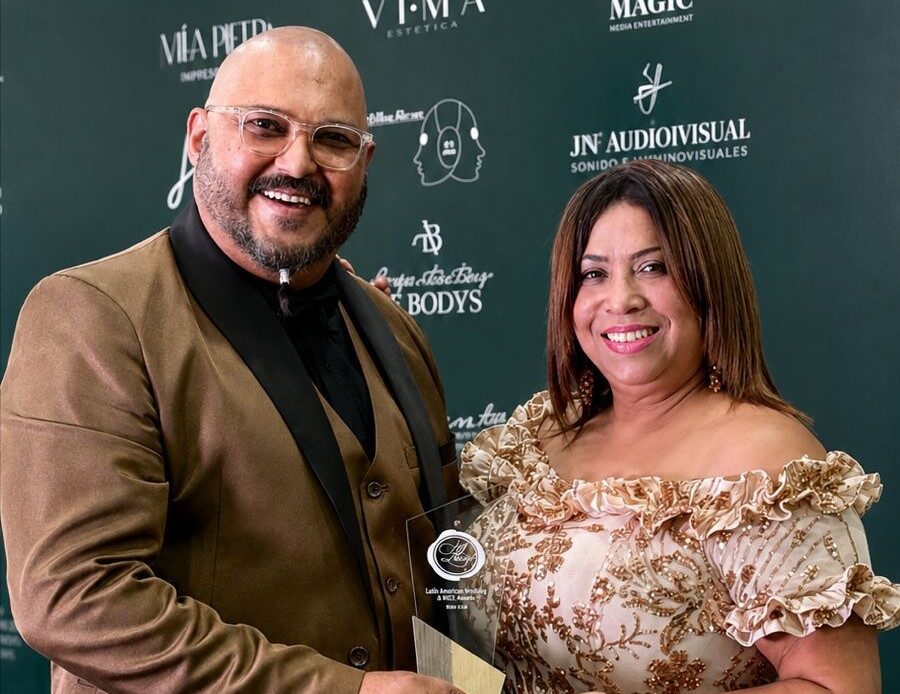 Leo Suberví Es Reconocido en los Premios LAWA de Ecuador por Tercer Año Consecutivo