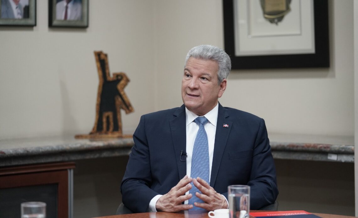 Lisandro Macarrulla Expresa Arrepentimiento por Incursión en el Gobierno, Alegando Falta de Preparación para la ''Maldad Política
