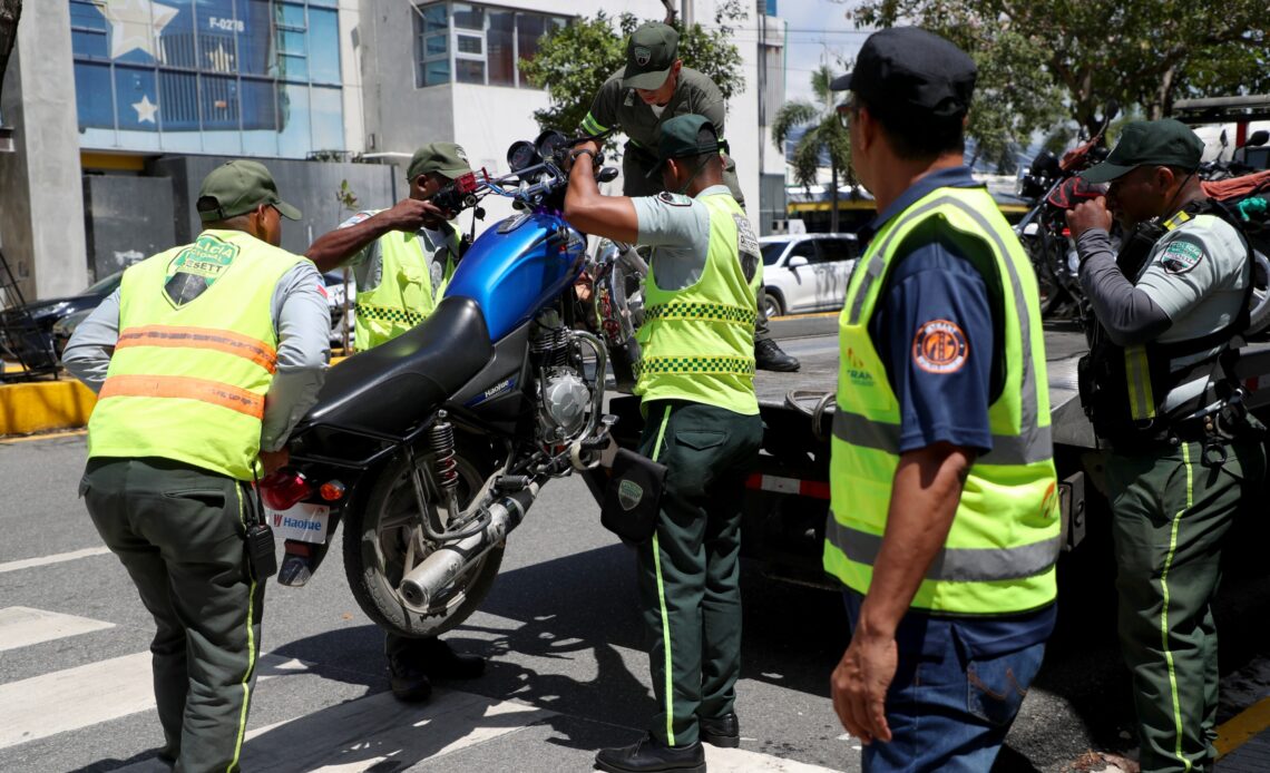 INTRANT y DIGESETT Refuerzan Controles Viales a Motociclistas Infractores