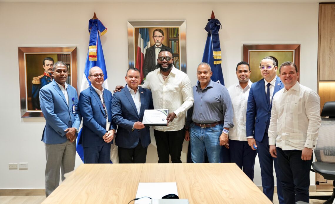 David Ortiz Designado Embajador Honorífico del SNS por su Legado y Compromiso Social