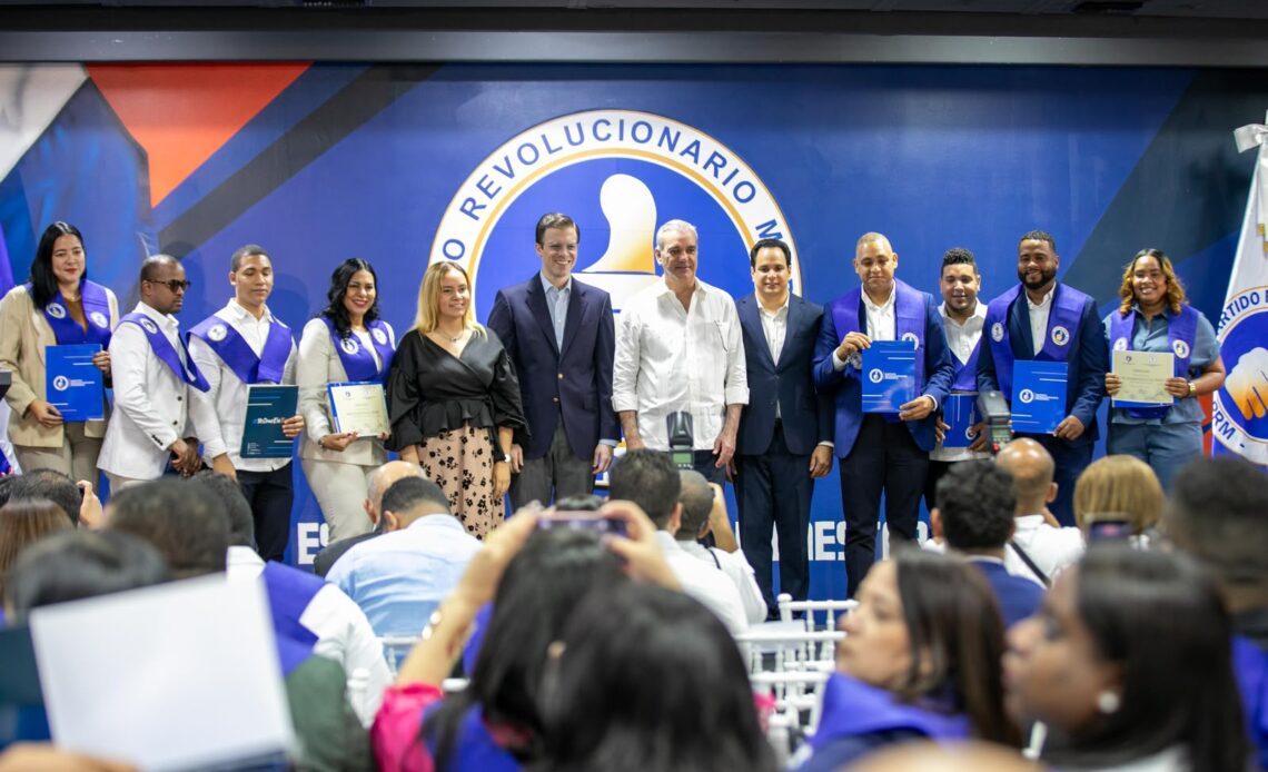 Abinader Prioriza la Capacitación Política en su Presidencia del PRM