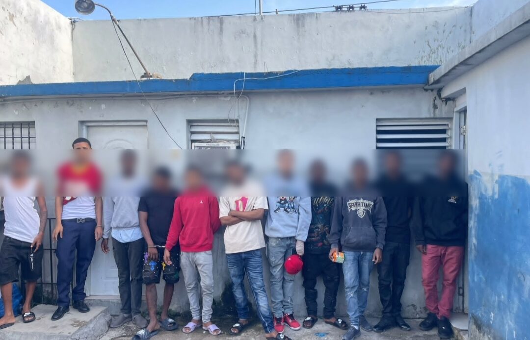 La Policía Nacional Apresa a Ocho Miembros de la Banda ''Los 5.5'' en Haina
